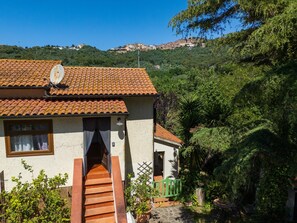 Exterior - 'La Stanza di Campagna' with Shared Garden and Wi-Fi (Campiglia Marittima)