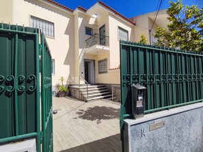 Nicht klassifiziertes Bild, 2 von 33, Schaltfläche