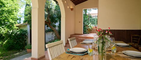 Outdoor dining