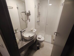 Ducha, secador de pelo, toallas