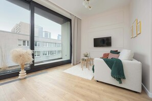 TV, offices - Modern Studio in the Center | Balcony and Air Conditioning (Warszawa)