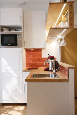 Kühlschrank, Mikrowelle, Geschirrspüler