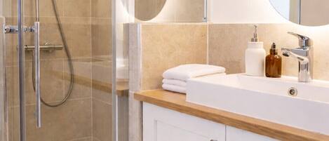 Shower, hair dryer, towels