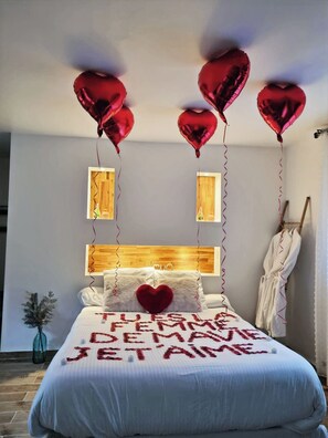 1 bedroom, free WiFi, bed sheets - Luxury suite with private Jacuzzi and garden 20 minutes from Paris NetFlix (Saint-Prix)