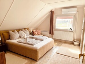 Bureau, fer et planche à repasser, lit parapluie, Wi-Fi gratuit