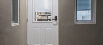 Cozy Entire 2BR House near DDP with Private Yard | Walk to 4 Subway Lines