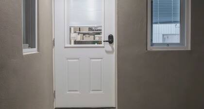 Cozy Entire 2BR House near DDP with Private Yard | Walk to 4 Subway Lines