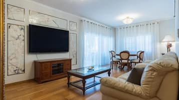 Apartment, Balcony, Garden View | Living area