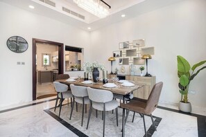 Dining - Spacious 4BR Villa in Al Furjan, Private Garden ,Ideal for Families & Long Stays (Dubai)
