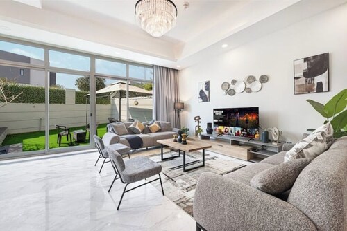 Spacious 4BR Villa in Al Furjan, Private Garden ,Ideal for Families & Long Stays