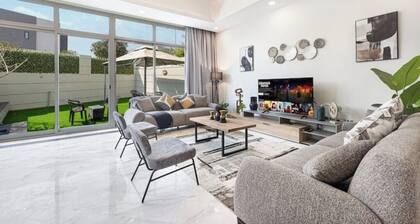 Spacious 4BR Villa in Al Furjan, Private Garden ,Ideal for Families & Long Stays