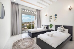 4 bedrooms, iron/ironing board, WiFi, bed sheets - Spacious 4BR Villa in Al Furjan, Private Garden ,Ideal for Families & Long Stays (Dubai)