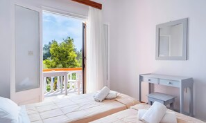 1 bedroom, WiFi, bed sheets - Studio Apartment 'Maltas 6' with Shared Terrace, Wi-Fi and Air Conditioning (Corfu)