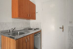 Private kitchen - Studio Apartment 'Maltas 6' with Shared Terrace, Wi-Fi and Air Conditioning (Corfu)