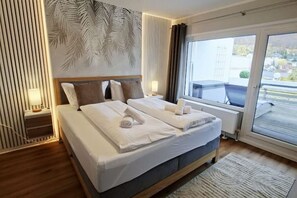 2 habitaciones, tabla de planchar con plancha y cuna de viaje 