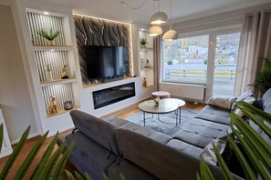 Smart TV, fireplace, books, stereo - Bergliebe 13 - Modern vacation apartment with roof terrace & mountain views (Bad Harzburg)