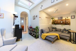 TV - M (OLM102BA) Spacious and bright apartment for 2 bedrooms (Madrid)