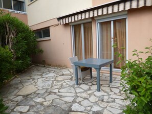 Outdoor dining - Charming T2 near Thau Lagoon - 2 guests (Balaruc-les-Bains)