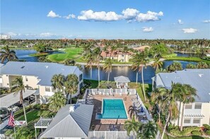 Exterior - 2bed 2bath condo-views of lake & golf course, access to community pool & beach (Fort Myers)
