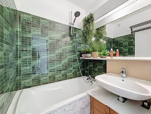 Bathroom - Marina Saphirre-Port Ulysse -P2 (Le Grau-du-Roi)