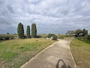 Property grounds - Superb Studio cabin facing the sea (Le Grau-du-Roi)