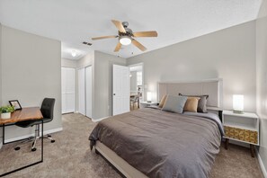 1 bedroom, desk, iron/ironing board, travel cot - Modern 1BR with Premium Finishes (Winter Springs)