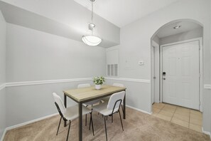 Dining - Spacious 2BR with Open Layout (Winter Springs)