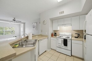 Fridge, microwave, oven, stovetop - Spacious 2BR with Open Layout (Winter Springs)