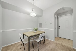 Dining - 2BR with Resort-Style Amenities (Winter Springs)