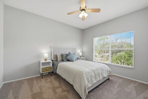 2 bedrooms, desk, iron/ironing board, travel cot - 2BR with Resort-Style Amenities (Winter Springs)