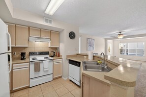 Fridge, microwave, oven, stovetop - Modern 2BR Stay in Prime Location (Winter Springs)
