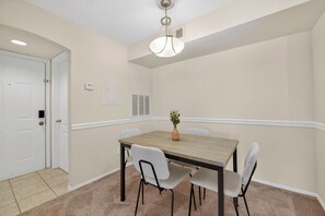 Dining - Bright & Comfy 2BR Home Away (Winter Springs)