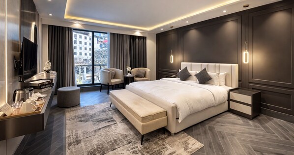 Chambre simple exécutive, balcon, vue sur la montagne | Minibar, accès au Wi-Fi (inclus), literie fournie