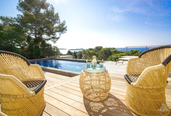 Unclassified image, 1 of 6, button - House has everything you need (Antibes)