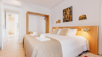 Chambre Deluxe Double ou avec lits jumeaux, balcon, vue cour intérieure | Literie de qualité supérieure, couette en duvet d'oie