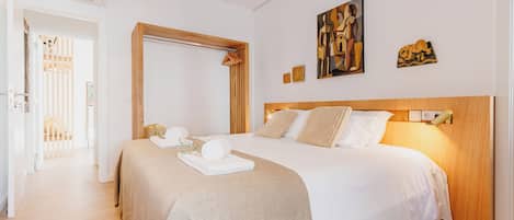 Deluxe Double or Twin Room, Balcony, Courtyard View