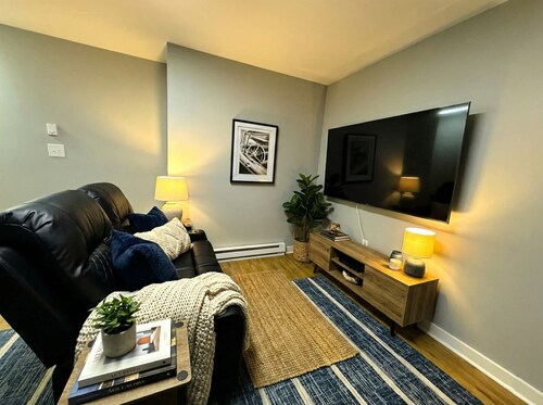 Historic Apt King Bed Workspace