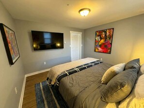 Apartment - Historic Apt King Bed Workspace (Wilmington)