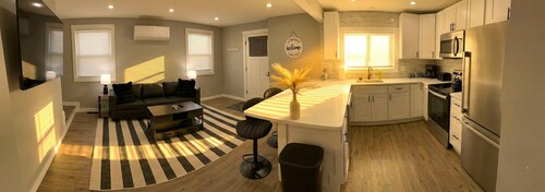 Sleek Modern Villa - Centrally Located