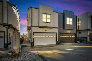 House | 8 bedrooms, Internet - Private Pool Game Room Compound Minutes to Broadway (Nashville)