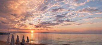 Messinian Aura-beachfront Escape in Mikra Mantinia