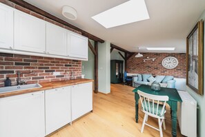 Studio Suite | Seterika/papan seterika, Wi-fi percuma 