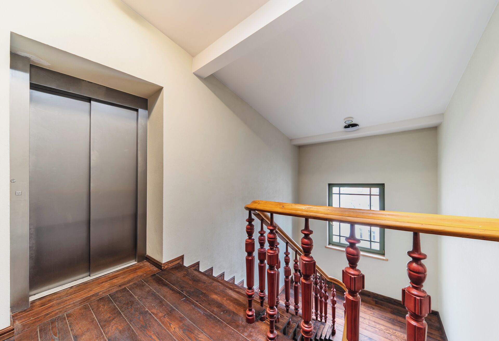 المنشأة من الداخل