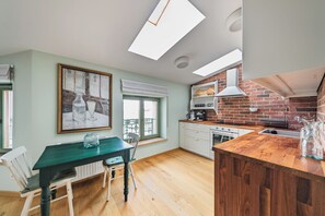 Suíte estúdio | Ferros/tábuas de passar roupa, Wi-Fi de cortesia