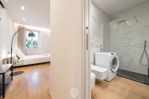 Shower, bidet, towels, shampoo - Loft 4 Via Campidano – Your city-centre retreat (Cagliari)