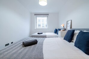 3 slaapkamers, een strijkplank/strijkijzer, wifi, beddengoed