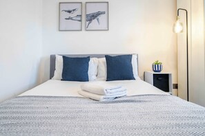 3 slaapkamers, een strijkplank/strijkijzer, wifi, beddengoed