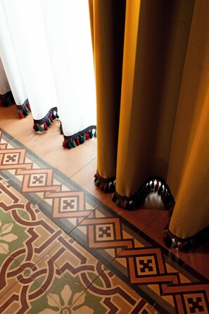 Deluxe Room, Balcony | Interior