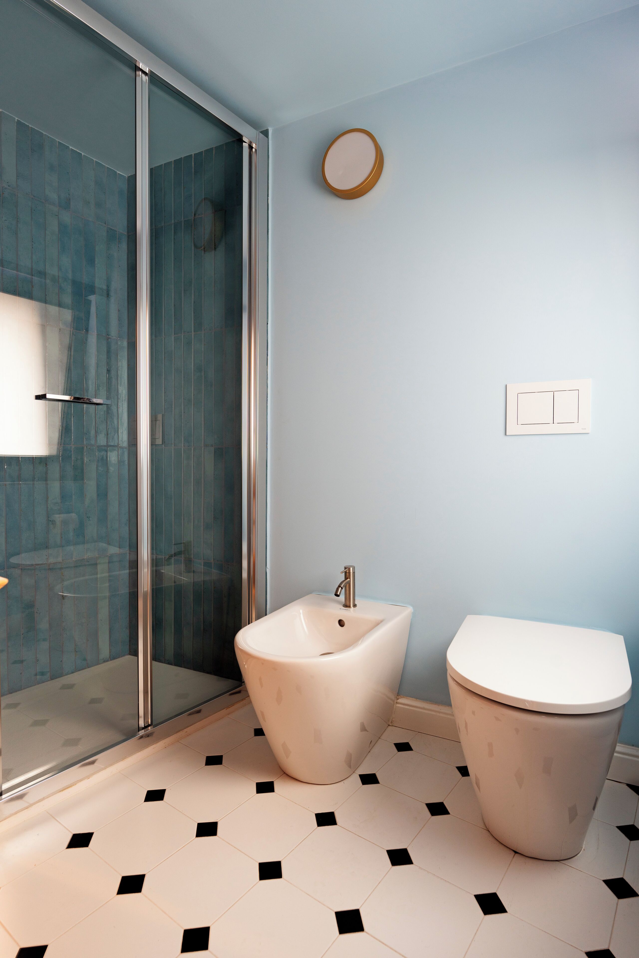 Kahden hengen classic-huone | Kylpyhuone | Suihku, hiustenkuivaaja, pyyhkeet, saippua