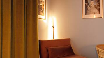 Deluxe Room, Balcony | Interior